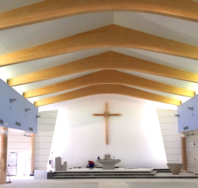cubierta de iglesia de madera laminada