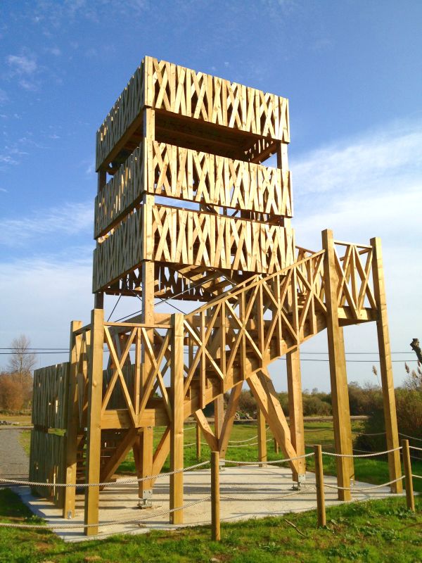 torre con estructura de madera